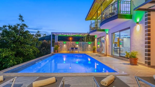 Villa Alara | Kalkan'da Jakuzili, Havuzlu Balayı Villası