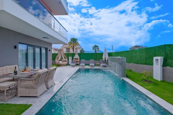 Villa Aydinç 3 | Fethiye Çalış’ta Jakuzili, Havuzlu Kiralık Villa