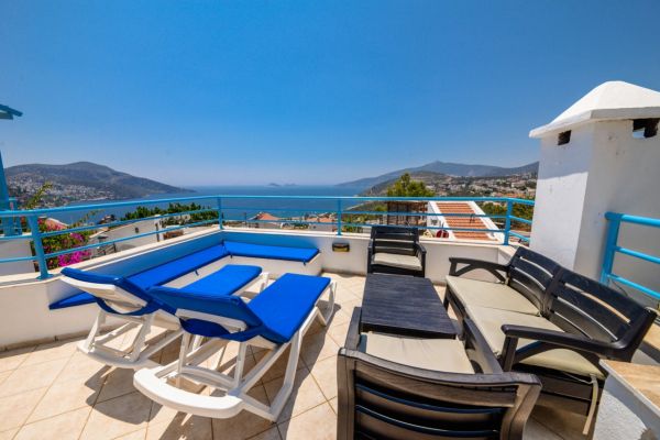 Villa Blue | Kalkan Merkez’de Deniz Manzaralı Lüks Tatil Villası