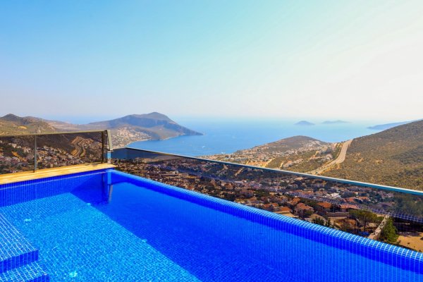 Villa Celestia | Kalkan Akbel'de Kapalı Havuzlu & Saunalı Villa