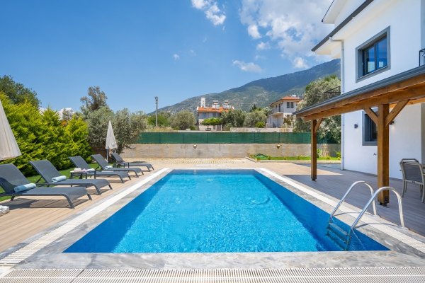 Villa Clara | Ovacık'ta Korunaklı Havuzlu ve Jakuzili Lüks Villa