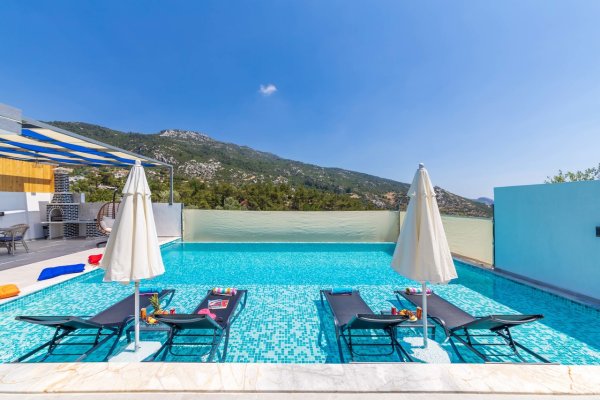 Villa Dekor | Kalkan'da Deniz Manzaralı & Jakuzili Balayı Villası