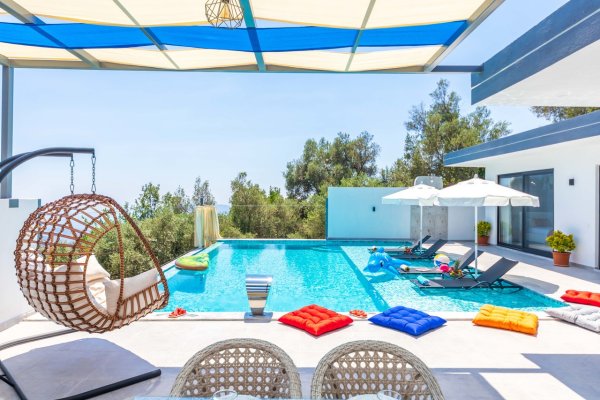 Villa Dekor | Kalkan'da Deniz Manzaralı & Jakuzili Balayı Villası