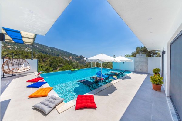 Villa Dekor | Kalkan'da Deniz Manzaralı & Jakuzili Balayı Villası