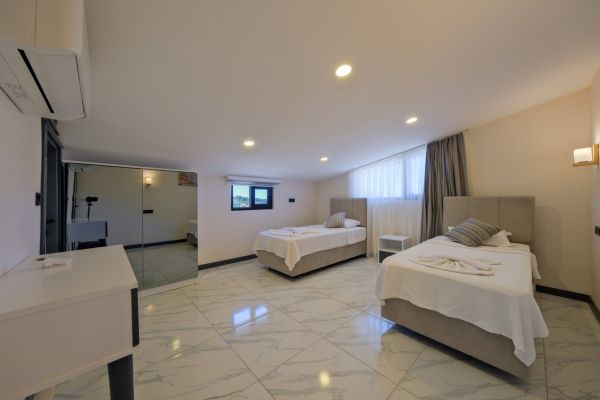 Villa Faisy 1 | Fethiye Ovacık’ta Geniş Bahçeli, Isıtmalı Havuzlu Aile Villası