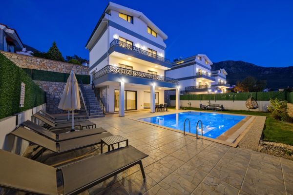 Villa Faisy 2 | Fethiye Ovacık’ta Geniş Bahçeli, Isıtmalı Havuzlu Aile Villası