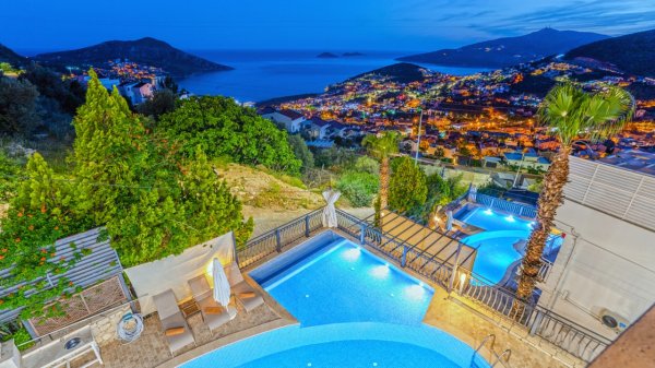Villa İlkyaz | Kalkan'da 5 Odalı 10 Kişilik Deniz Manzaralı Lüks Villa