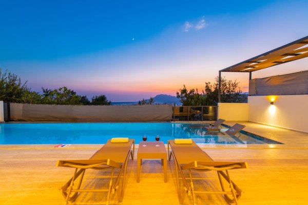 Villa Kamila | Kalkan'da Jakuzili ve Korunaklı Havuzlu Villa