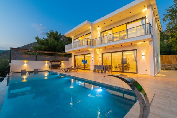 Villa Kamila | Kalkan'da Jakuzili ve Korunaklı Havuzlu Villa