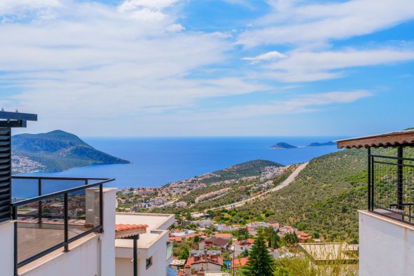 Villa Lorea | Kalkan Akbel'de Deniz Manzaralı & Jakuzili Villa