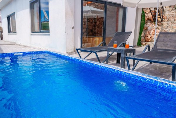 Villa Lorea | Kalkan Akbel'de Deniz Manzaralı & Jakuzili Villa