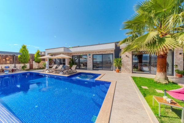 Villa Marengo | Kalkan Çavdır'da Saunalı ve Jakuzili Lüks Villa