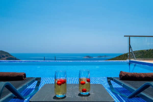 Villa Marvella | Kalkan Akbel'de Deniz Manzaralı & Jakuzili Villa