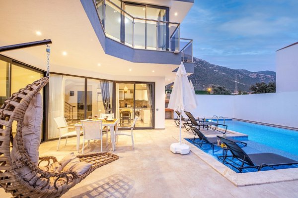 Villa Panoramique II | Kalkan Merkezde Korunaklı Jakuzili Villa