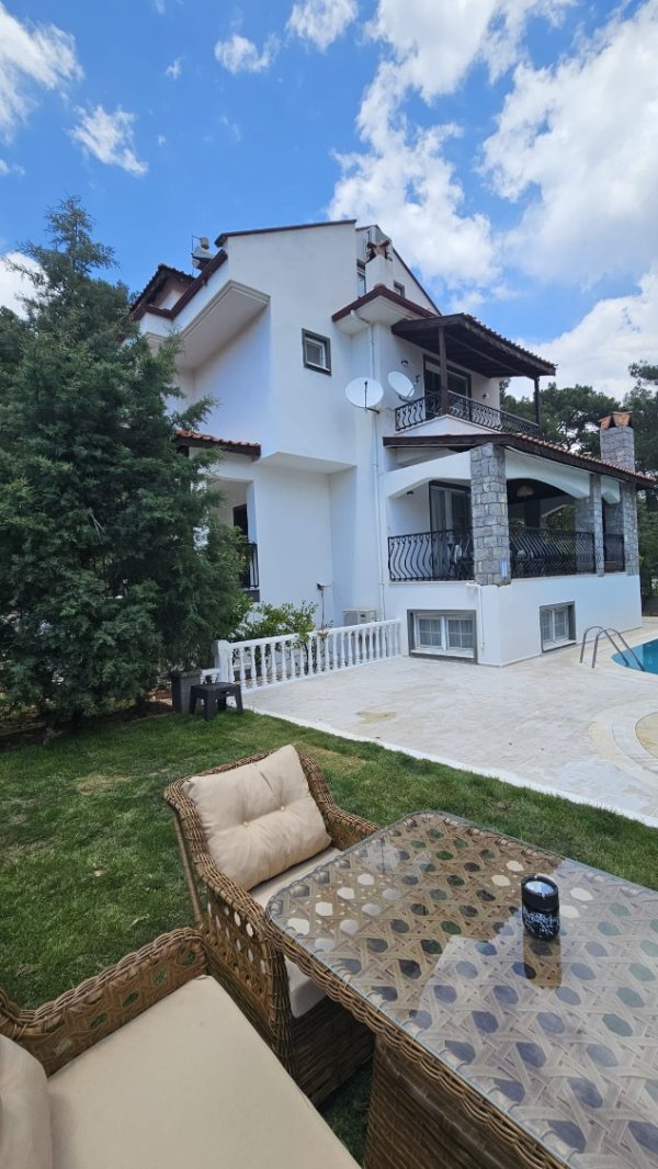 Villa Pineta | Hisarönü'nde 10 Kişilik Oyun Parklı Lüks Villa