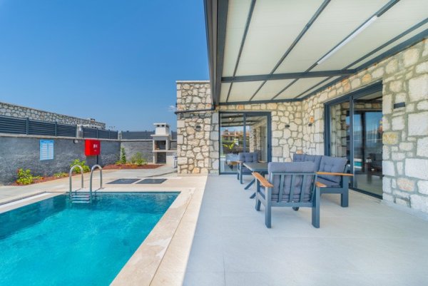 Villa Şafak 3 | Fethiye Çalış’ta Plaja Yakın Havuzlu Villa