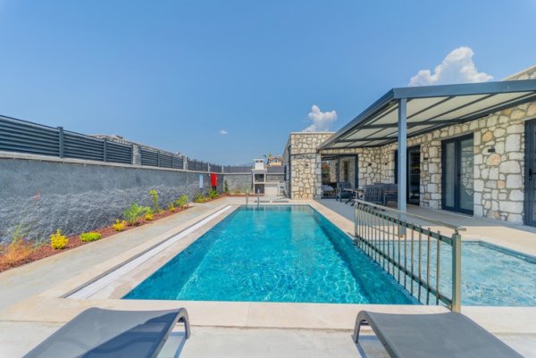 Villa Şafak 3 | Fethiye Çalış’ta Plaja Yakın Havuzlu Villa
