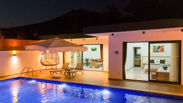 Villa Safira | Kalkan Çayköy'de Korunaklı & Jakuzili Balayı Villası