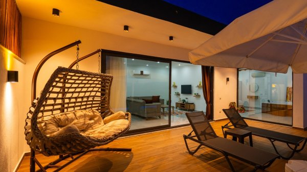 Villa Safira | Kalkan Çayköy'de Korunaklı & Jakuzili Balayı Villası