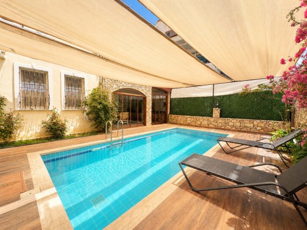 Villa Selvi | Fethiye Deliktaş'ta Korunaklı & Jakuzili 3+1 Villa