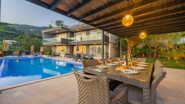 Villa Velaris Vista | Kalkan İslamlar'da 14 Metre Havuzlu & Jakuzili Villa