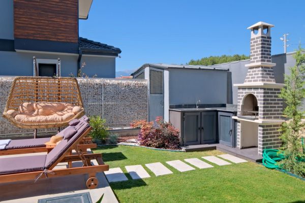 Villa White Day 1
