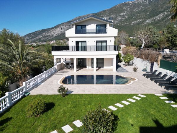 Villa White Luxurious | Fethiye'de Geniş Aile Villası