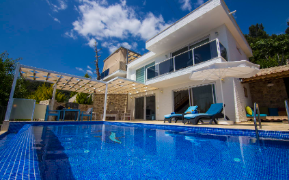 Villa Hoybal | Kalkan'da Korunaklı Havuzlu Balayı Villası