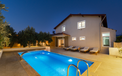 Villa Karay | Seydikemer’de Korunaklı Havuzlu Kiralık Villa