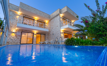 Villa Zerrin 9 | Kalkan’da Isıtmalı Havuzlu Taş Villa